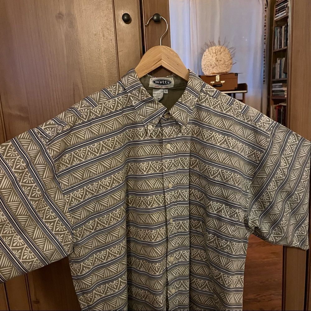 Motto Vintage Tropical Hawaiian Style Short Sleeve Button Up (L)